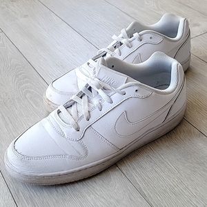 Nike Men Low Basketball Shoe